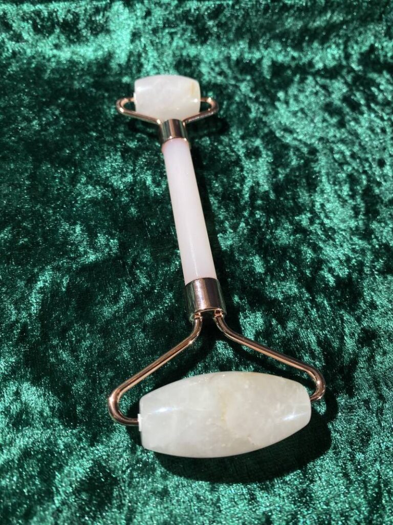Rozenkwarts face roller - edelsteen bij CrystalKoorn